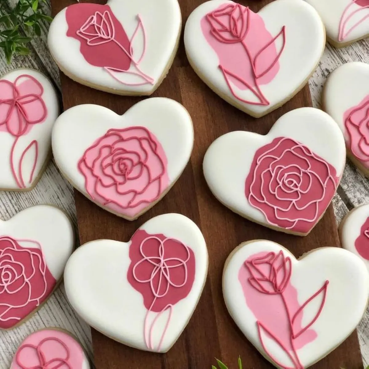 Royal Icing Designs Use royal icing to create elegant designs such as lace patterns, names, or tiny hearts on your cookies. The key is to outline the cookies first, then flood them with thinned icing for a smooth finish.