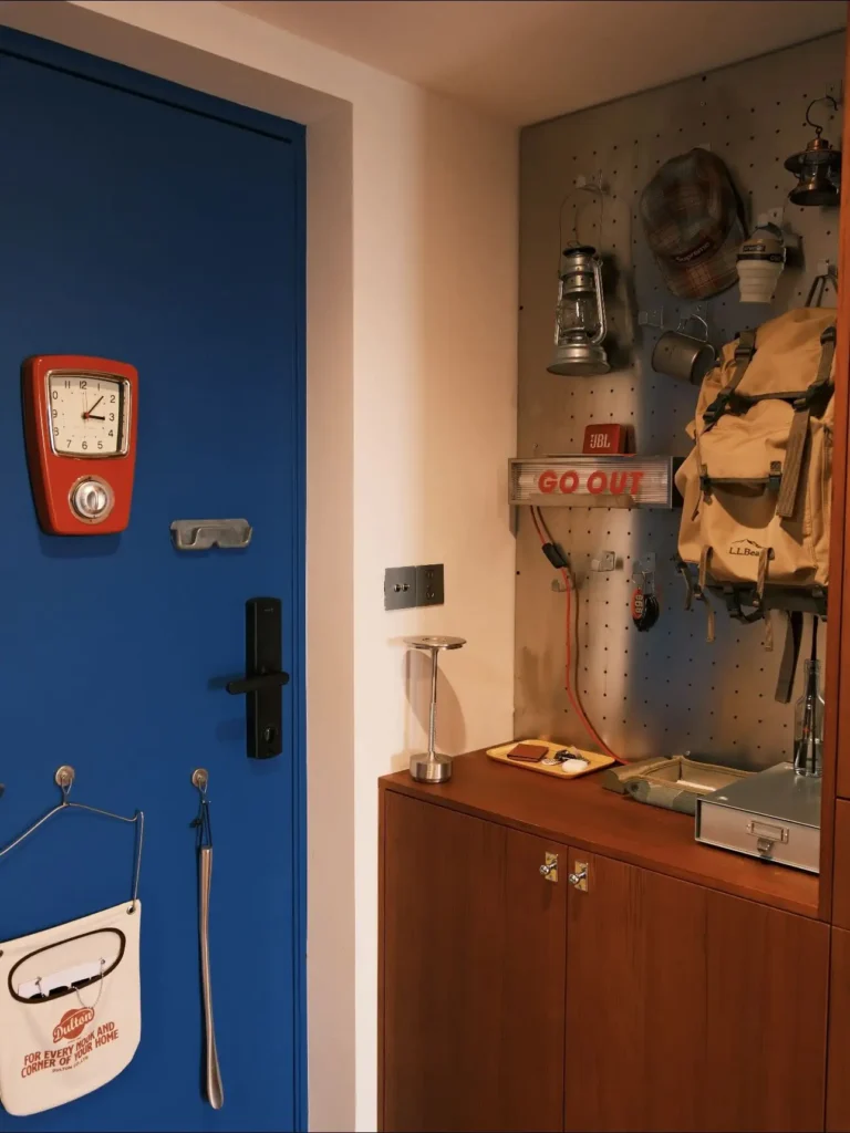 Pegboards are one of the smartest ways to organize a small entryway. Backpacks, accessories, and everyday items stay visible but neatly arranged. Save this if you’re looking for creative storage ideas for small apartments. #pegboardstorage #entrywayideas #smallspaceorganization #apartmententryway #homeorganization #storageideas #interiordesignideas #cozyhome #apartmentdecor #designinspiration